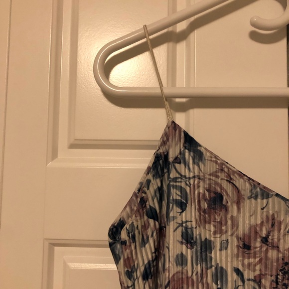 Floral Top 🌸 - Picture 3 of 6